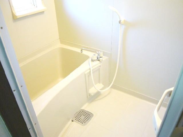 Bath. There is a small window in the bathroom, Ventilation is good