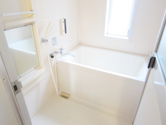 Bath. Clean bath possible reheating.