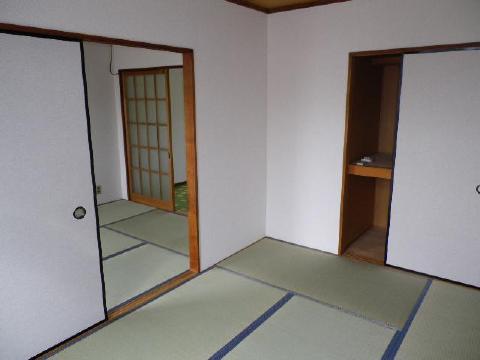 Other room space. Following is a Japanese-style room of calm down the room.