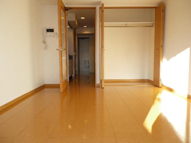 Other room space. Bright room