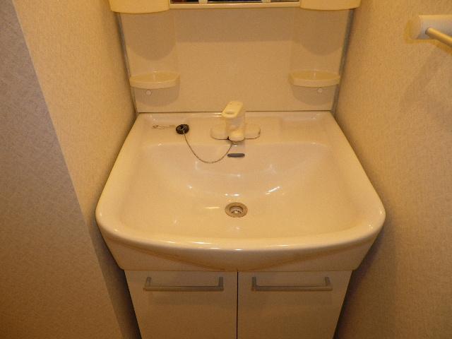 Washroom. Washbasin independence