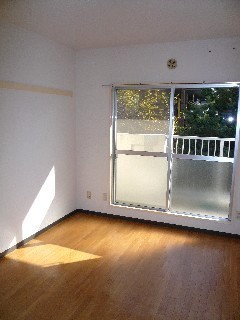 Living and room. Room 1