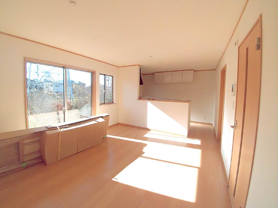 Living. Was building completed. Such as the actual image from per yang, We have to wait all the time so you can see directly.