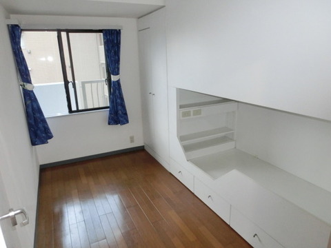 Other room space. Western-style about 4.0 Pledge