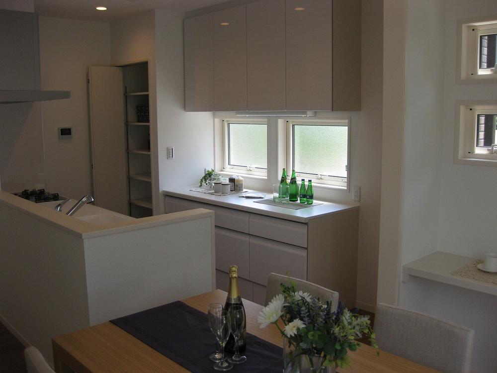 Kitchen.  ・ White was the keynote kitchen.  ・ Artificial marble sink produce a sense of luxury.  ・ 1 Building (July 2013) Shooting