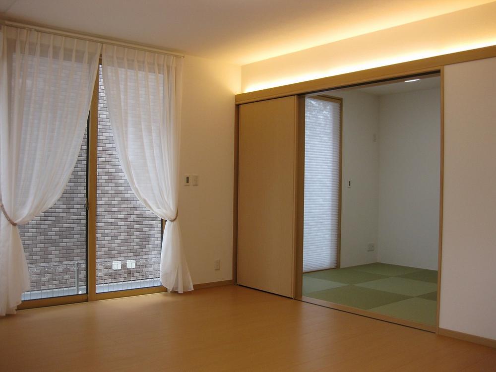 Other introspection.  ・ Japanese-style of living and Tsuzukiai.  ・ Pleasant atmosphere of indirect lighting.  ・ Building 2 (July 2013) Shooting