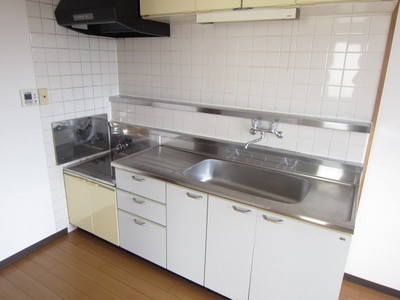 Kitchen. It will be cooking Hakadori with two-burner stove