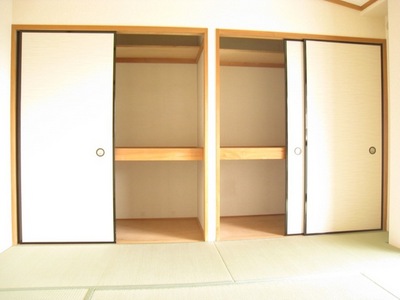 Receipt. Is a Japanese-style room of storage