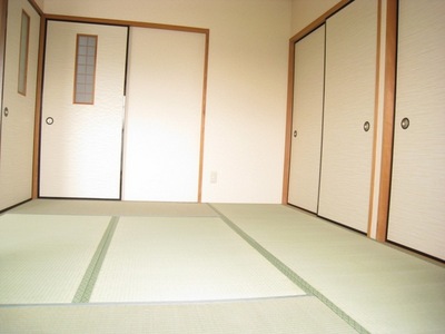 Living and room. There is housed in the Japanese-style room