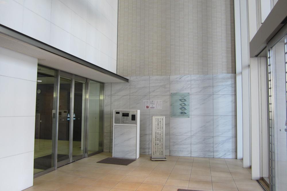 Entrance. Common areas