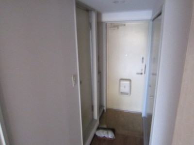 Entrance. Convenient entrance with storage and a shoe box