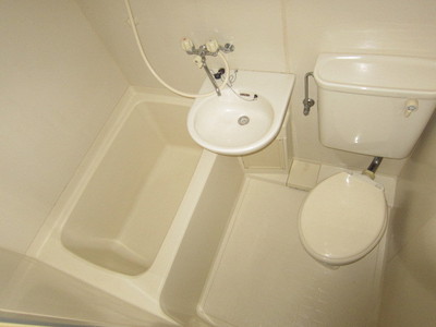 Bath. 3-point unit bus