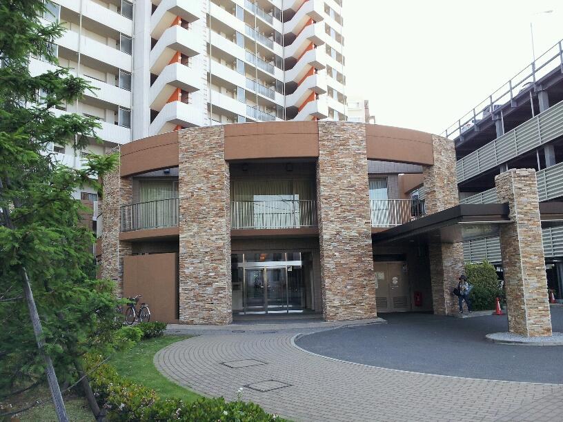 Entrance. Common areas