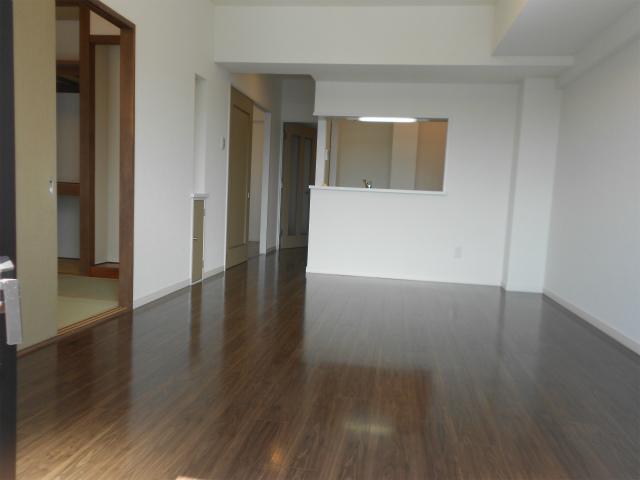 Living. LDK About 12.5 Pledge (bright room)