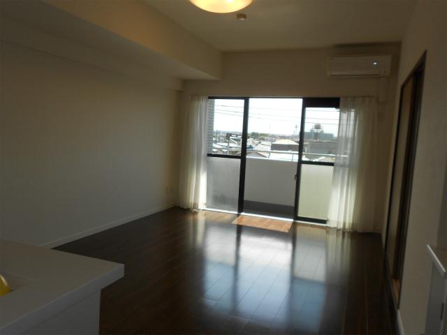 Living. LDK About 12.5 Pledge (bright room)