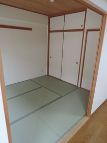 Living and room. Tatami rooms are calm. 