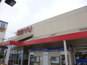 Supermarket. Seiyu to (super) 380m