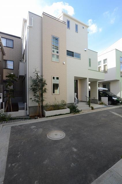 Local appearance photo. Building 2 model building (October 2013) Shooting