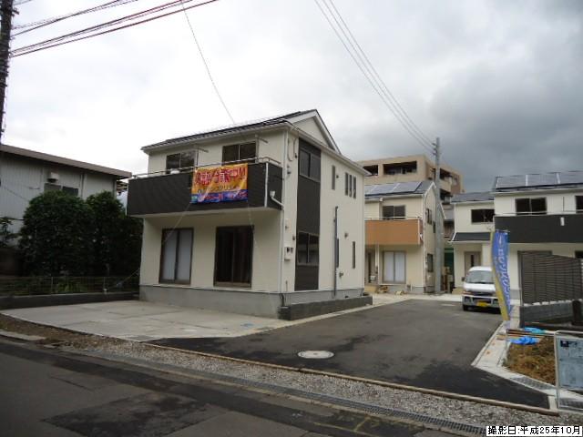 Local photos, including front road. Local (10 May 2013) Shooting