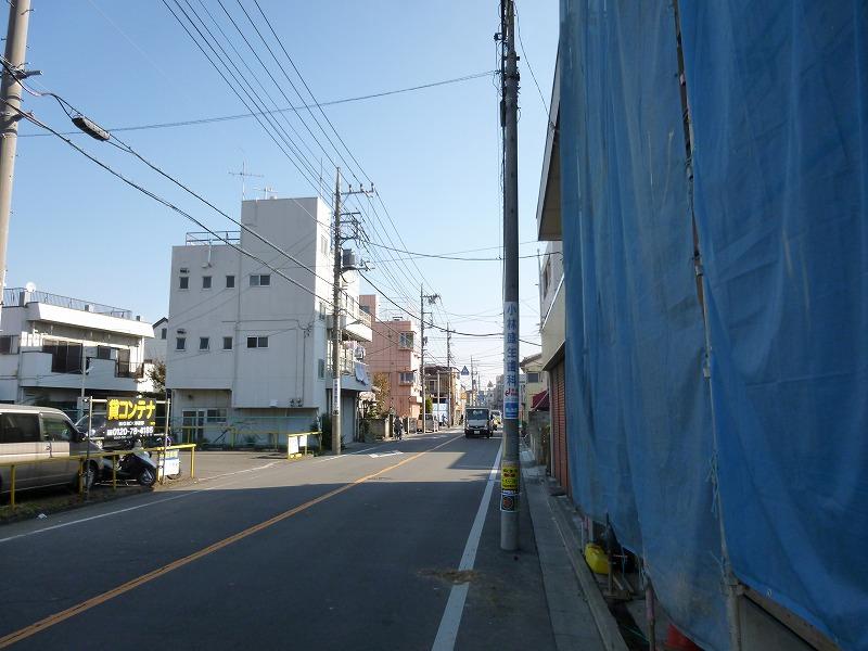 Local photos, including front road. Local (12 May 2013) Shooting