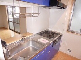 Kitchen. 3-neck gas system Kitchen ・ Window there is a bright
