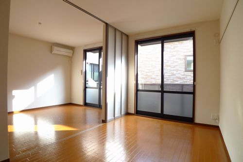 Living and room. Western-style 6.1 Pledge