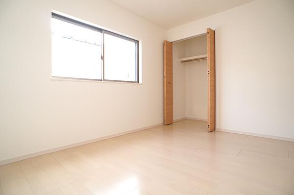 Non-living room. 1 Building