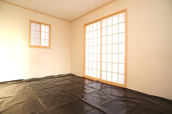 Non-living room. 1 Building