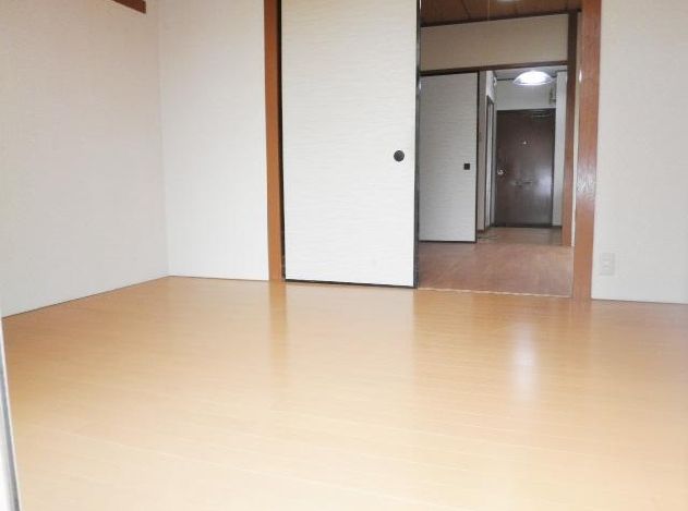 Living and room. Also a good room ventilation.