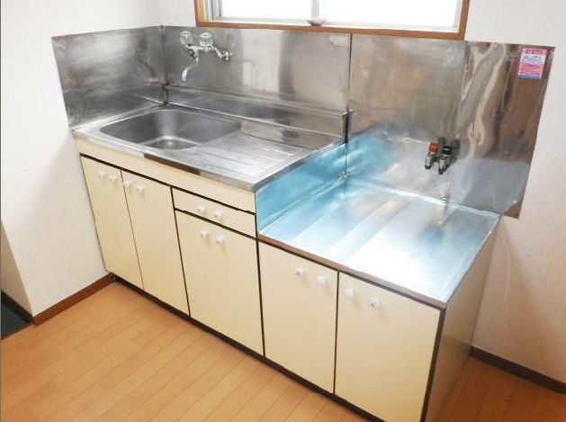 Kitchen. Gas stove can be installed type.