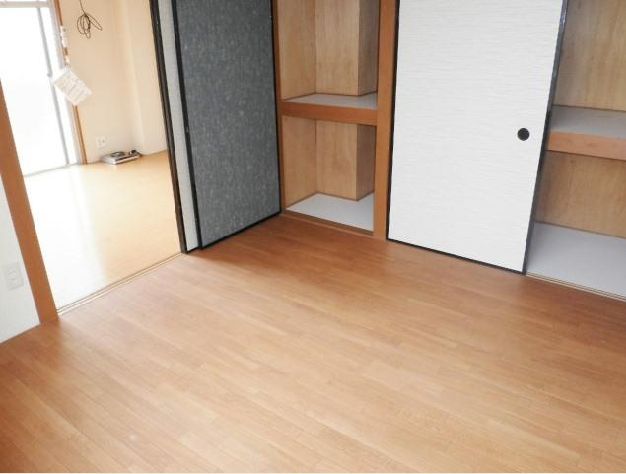 Living and room. CATV corresponding Mansion.