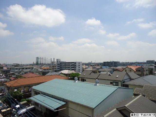 View photos from the dwelling unit. View from the site (July 2013) Shooting
