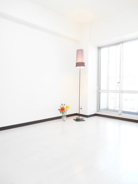 Non-living room. bedroom