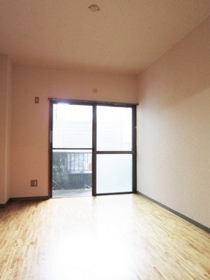 Living and room. Western-style 6 Pledge