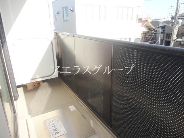 Balcony. Comfortable space to hang out the laundry