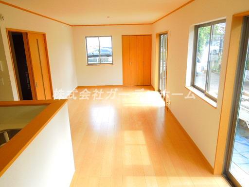 Living. Station 11 minutes' walk ・ Day boast of a prime location in the popular counter kitchen corner lot two car space possible is the home of shopping facilities enhance the attractive southeast corner lot