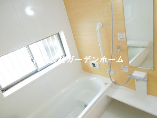 Bathroom. Station 11 minutes' walk ・ Day boast of a prime location in the popular counter kitchen corner lot two car space possible is the home of shopping facilities enhance the attractive southeast corner lot