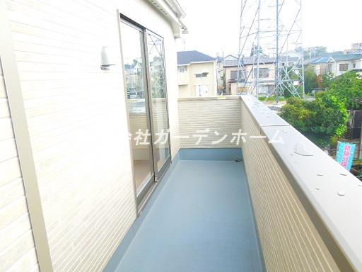Balcony. Station 11 minutes' walk ・ Day boast of a prime location in the popular counter kitchen corner lot two car space possible is the home of shopping facilities enhance the attractive southeast corner lot