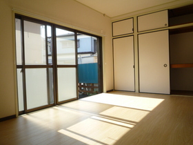 Living and room. Facing south