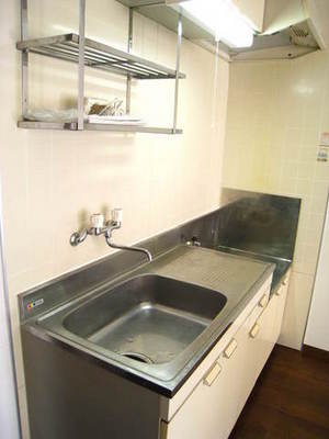 Kitchen. Two-burner stove can be installed in the Easy Cooking