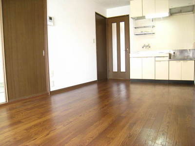 Other room space. 9 Pledge of spacious dining