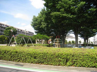 park. 10m to Totsuka Shitaketo park (park)