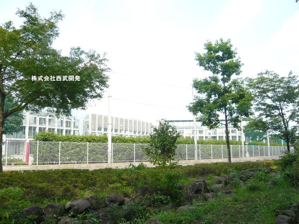 Primary school. Many facilities that are friendly to the environment, Solar system has also been introduced. Recycling Activities also a very prosperous, It is elementary school as of being featured in television, etc.. 
