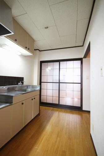 Kitchen.  ※ Another room is taken between similar