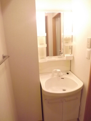 Washroom. ☆ Wash basin