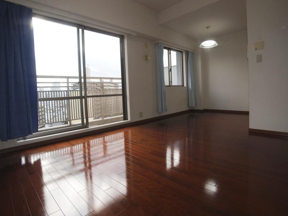 Living. Southwestward bright living-dining (TES Shikiyuka heating)