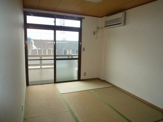 Living and room. Asahi is Shanshan