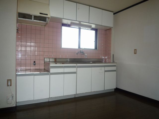 Kitchen. Since the kitchen is large, GOOD cooking like Mr..