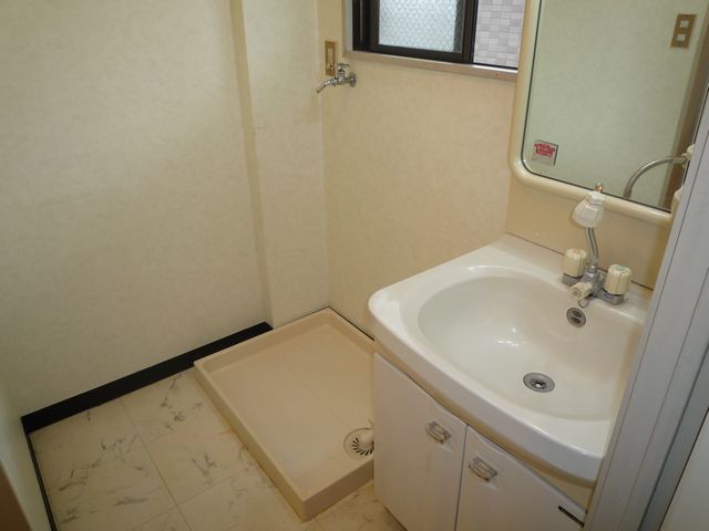 Washroom. Yes dressing room