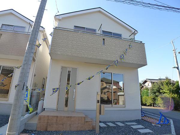 Local appearance photo. 4 Building